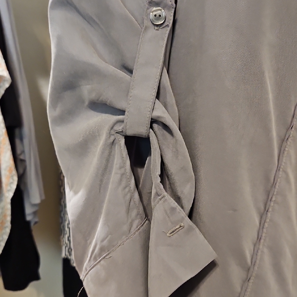 Roz & Ali Light Gray Blouse - Picture 3 of 4